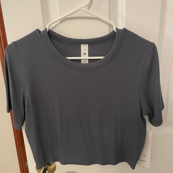 lululemon athletica Tops - Lululemon Cropped Tee
